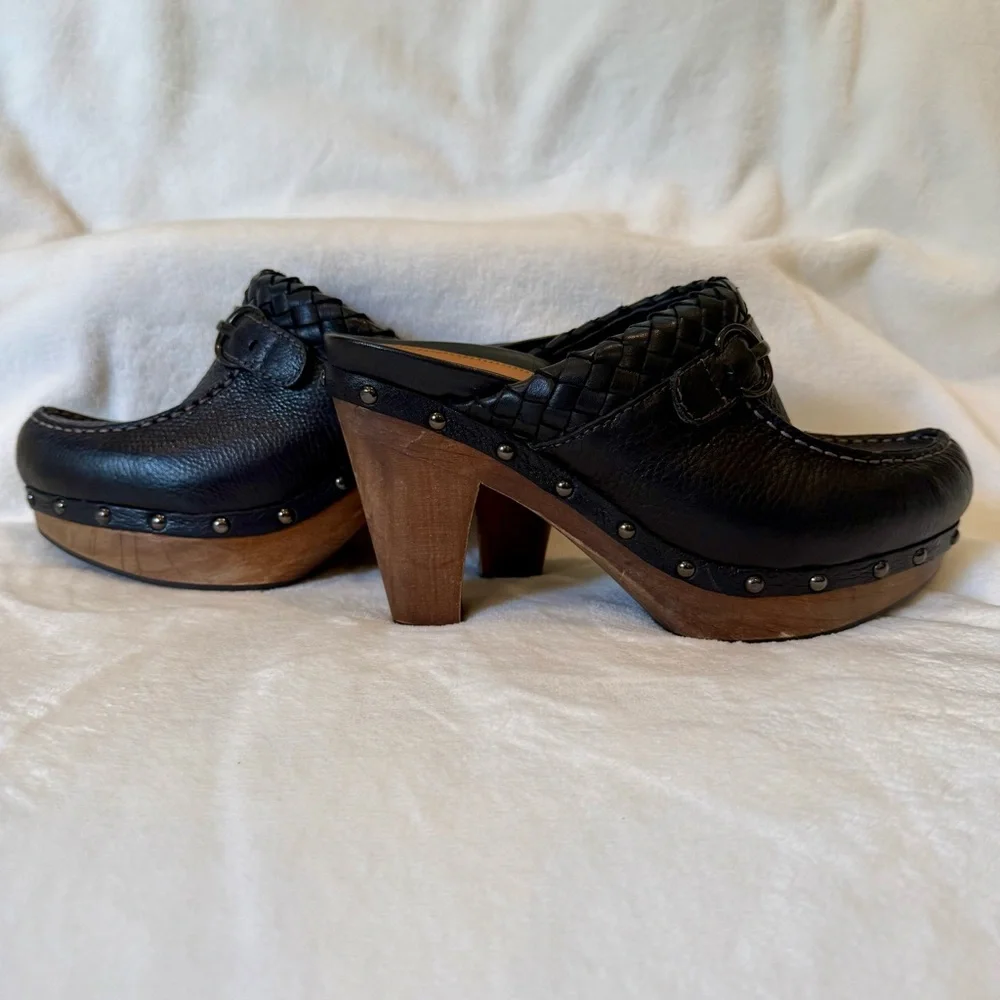 Earthies Black Leather Clogs with Braided Accent - Picture 5 of 12